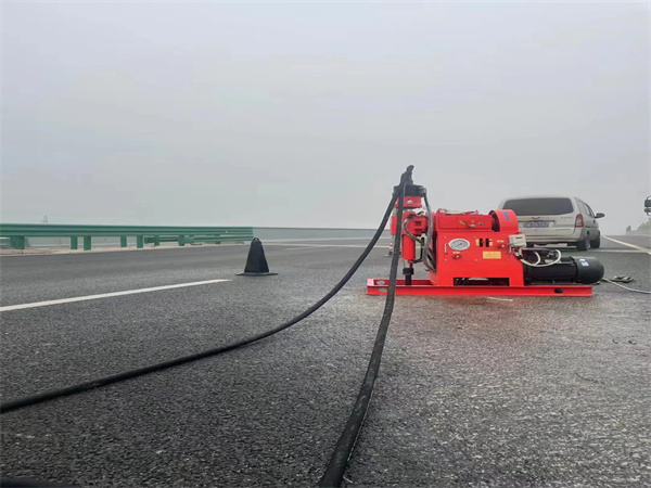 呼玛马路路基路面开裂下沉注浆加固灌浆